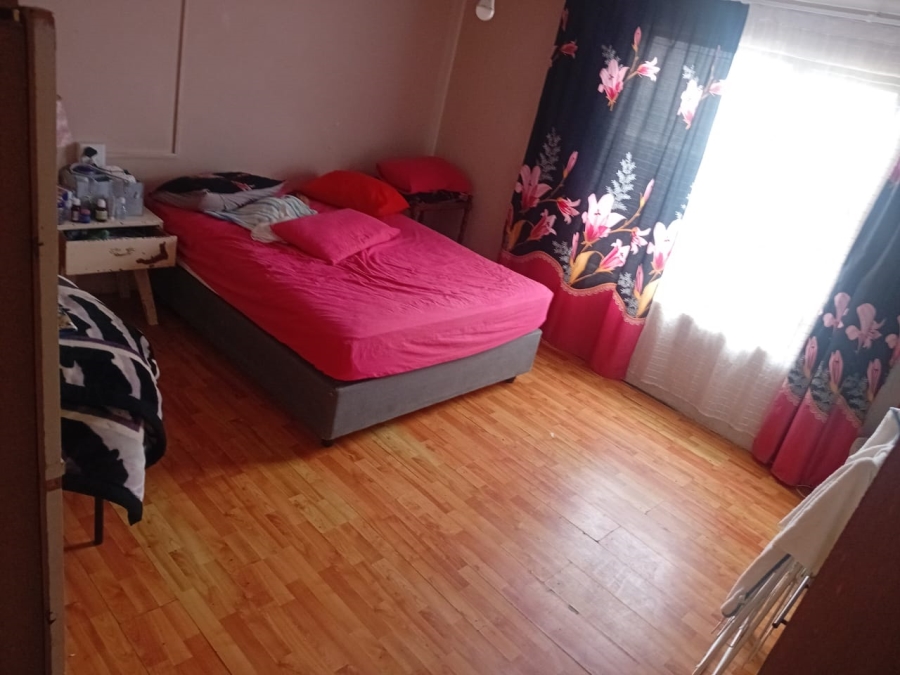 4 Bedroom Property for Sale in Kwanonqaba Western Cape